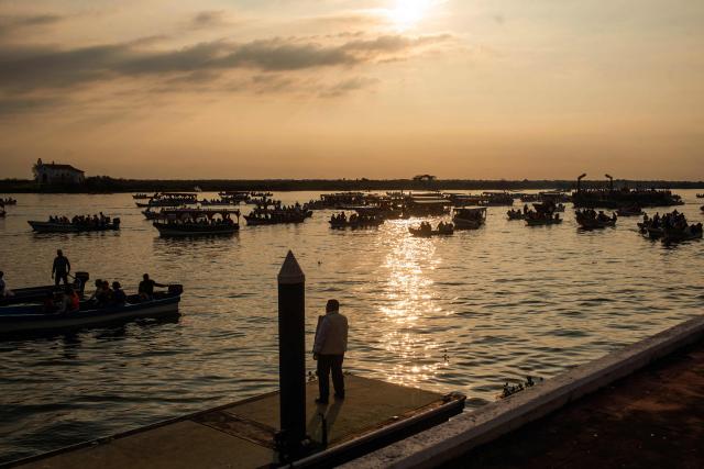 TOPSHOT - Residents attend the Procession of the Virgin, taking an image of the Virgin of Candelaria along the Papaloapan River during the Candelaria festivities in Tlacotalpan, Veracruz state, Mexico, on February 2, 2026. (Photo by Hector QUINTANAR / AFP)