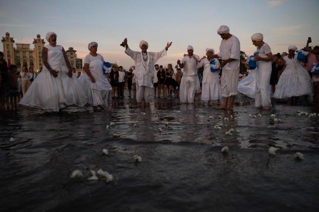 Believers offer tribute to Iemanja, the Goddess of the Sea of the Afro-American religion Umbanda, at Ramirez Beach in Montevideo on February 2, 2026. (Photo by Eitan ABRAMOVICH / AFP)