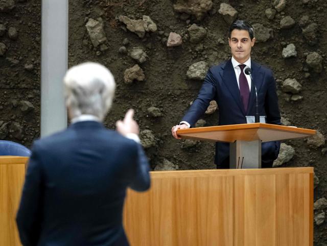 Leader of the Democrats 66 (D66) party Rob Jetten (R) looks on as he listens to a question from Dutch far-right Party for Freedom (PVV) leader Geert Wilders during a debate in the House of Representatives on the coalition agreement between D66, VVD, and CDA and the final report by informant Rianne Letschert in The Hague on February 3, 2026. (Photo by Remko de Waal / ANP / AFP) / Netherlands OUT