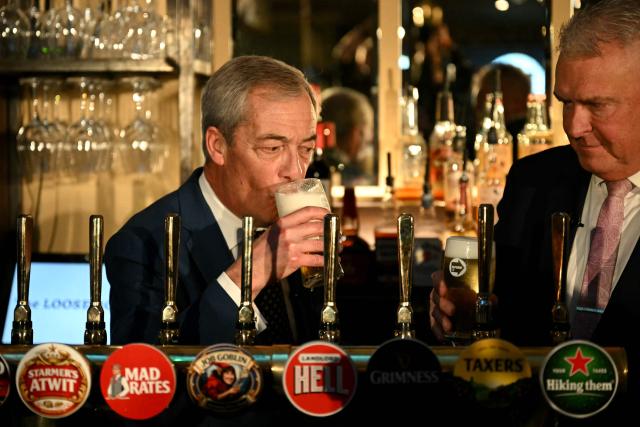 Reform UK leader Nigel Farage drinks a pint of Beer following a press conference on British Pubs, in central London on February 3, 2026. (Photo by JUSTIN TALLIS / AFP)