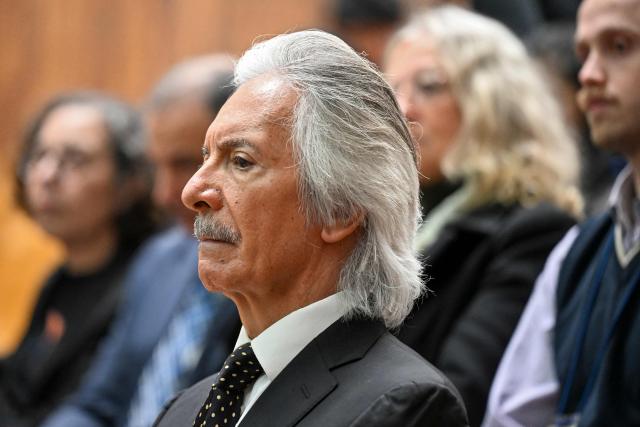 Guatemalan journalist and founder of former El Periodico newspaper, Jose Ruben Zamora (L), attends a hearing at the Supreme Court of Justice in Guatemala City on February 3, 2026. Guatemalan journalist Jose Ruben Zamora, imprisoned since 2022 on controversial charges brought by the Prosecutor’s Office, stated on Tuesday that he is being “kidnapped” by the State and, that although he has not been convicted, he has already served the sentence in advance. (Photo by JOHAN ORDONEZ / AFP)