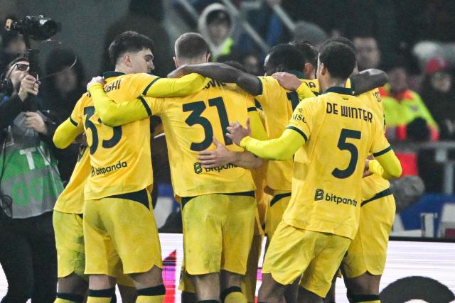 AC Milan's French forward #18 Christopher Nkunku (unseen) celebrates with teammates after scoring a penalty during the Italian Serie A football match between Bologna and AC Milan at the Renato Dall'Ara stadium in Bologna on February 3, 2026. (Photo by Andreas SOLARO / AFP)