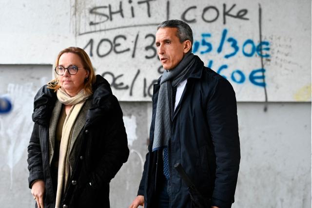 French prosecutor of Nimes Cecile Gensac (L) listens to French prosecutor of Ales Abdelkrim Grini (R) addressing media as they visit a drug dealing spot at the Pres-Saint-Jean district in Ales, southern France, on January 22, 2026. "The street sweeper can no longer come to clean, and at night there is gunfire": for this Alès resident, the arrival of the Marseille-based DZ Mafia criminal group in this small Gard town, as elsewhere in France, makes life increasingly unbearable.

"If the mayor wants us to vote for him in the neighborhood, he has to eradicate this problem", said this woman who requested anonymity just a few weeks before the municipal elections at the foot of her building where tags display the price per gram of cannabis or cocaine. (Photo by Sylvain THOMAS / AFP)