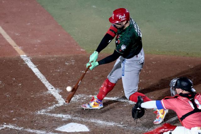 Charros de Jalisco's #31 Julian Ornelas bats in the ninth inning of the Caribbean Series baseball tournament sixth game between Mexico's Charros de Jalisco and Puerto Rico's Cangrejeros de Santurce at the Panamerican Stadium in Jalisco, Mexico, on February 3, 2026. (Photo by Ulises Ruiz / AFP)