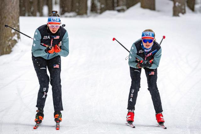 US' Lucinda Anderson (L) and Deedra Irwin take part in a training session at the biathlon venue prior to the Milano Cortina 2026 Winter Olympic Games in Antholz, northern Italy, on February 4, 2026. (Photo by Odd ANDERSEN / AFP)