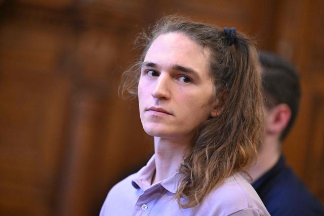 The defendant, German anti-fascist activist Maja T arrives to listen to the verdict in the courtroom in Budapest on February 4, 2026, for a hearing in her case for allegedly participating in attacks against presumed neo-Nazis on the streets of the Hungarian capital. In the trial over an attack on right-wing extremists in Hungary, German activist Maja T. has been sentenced to eight years in prison. A court in Budapest found the 25-year-old non-binary person guilty on Wednesday of having attacked participants in a right-wing extremist march in Budapest in February 2023 together with other left-wing extremists. (Photo by Attila KISBENEDEK / AFP)