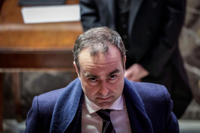 TOPSHOT - France's Prime Minister Sebastien Lecornu leaves at the end of a session of questions to the government at the National Assembly, French Parliament's lower house, in Paris on February 4, 2026. (Photo by STEPHANE DE SAKUTIN / AFP)
