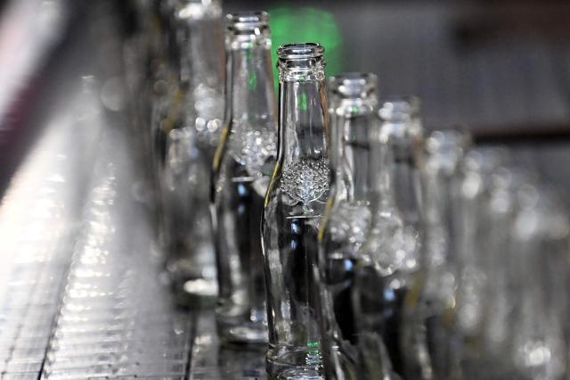 Newly manufactured bottles are prepped for filling at a factory run by British glass containers maker and filler, Encirc, in Elton, north-west England on February 4, 2026. (Photo by Paul ELLIS / AFP)