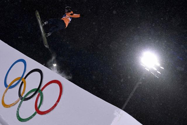 An athlete trains ahead of the snowboard big air qualifications during the Milano Cortina 2026 Winter Olympic Games at Livigno Snow Park, in Livigno (Valtellina), on February 4, 2026. (Photo by Kirill KUDRYAVTSEV / AFP)