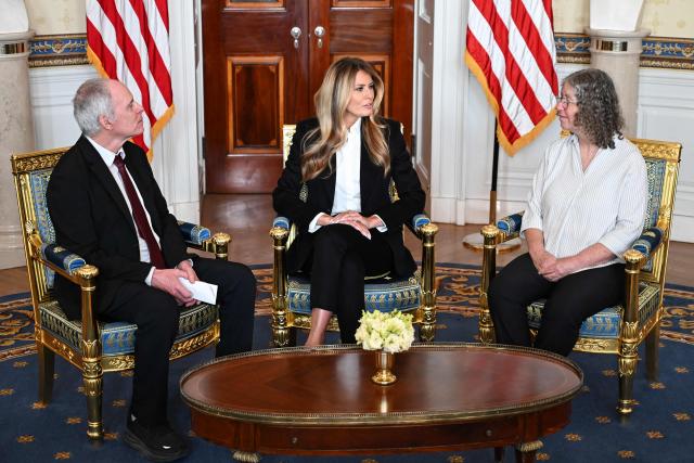 US First Lady Melania Trump (C) meets with released US-Israeli hostage Keith Siegel (L) and his wife Aviva Siegel (R) in the Blue Room of the White House in Washington, DC, on February 4, 2026. Keith Siegel spent 484 days held hostage by Hamas in Gaza and was released on February 1, 2025. (Photo by Alex WROBLEWSKI / AFP)
