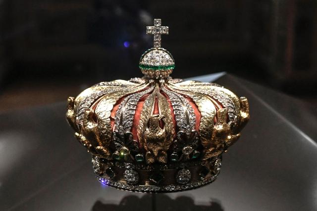 (FILES) This photograph shows the crown of the Empress of the French Eugénie de Montijo displayed at Apollon's Gallery on January 14, 2020 at the Louvre museum in Paris after the reopening of the Gallery following ten months of renovations. The crown, dropped in Louvre Museum heist on October 19, 2025, "has retained its quasi-integrity" and will be completely restored, the Museum announced on February 4, 2026. (Photo by STEPHANE DE SAKUTIN / AFP)