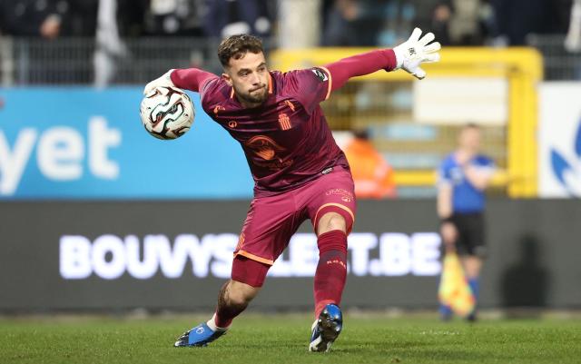 Royal Charleroi SC's Belgian goalkeeper #55 Martin Delavallee rolls the ball out during the semi final first leg of the Belgium 'Croky Cup' between Sporting Charleroi and Royale Union Saint-Gilloise at the Stade du Pays de Charleroi, in Charleroi, on February 4, 2026. (Photo by VIRGINIE LEFOUR / Belga / AFP) / Belgium OUT
