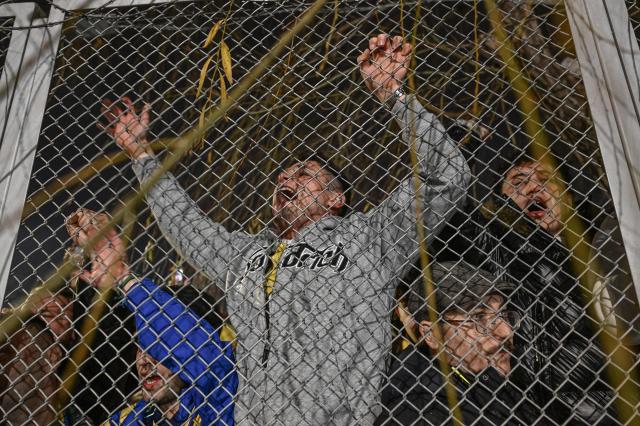 Fenerbahce fans cheer as they welcome France midfielder Ngolo Kante (not pictured) as he arrives at Sabiha Gokcen Airport to complete his transfer to Turkish football club Fenerbahce, in Istanbul on February 4, 2026. France midfielder Ngolo Kante has signed for Fenerbahce from Saudi side Al-Ittihad thanks to "support" from Turkey's President Recep Tayyip Erdogan, the Turkish club said on February 4, 2026. (Photo by Ozan KOSE / AFP)