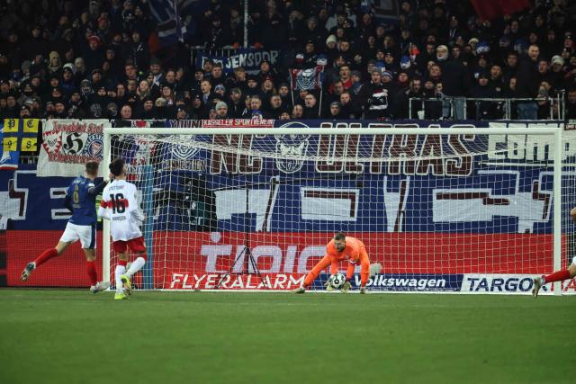 Holstein Kiel's German goalkeeper #01 Timon Weiner (R) grabs the ball during the German Cup (DFB-Pokal) quartefinal football match between Holstein Kiel and VfB Stuttgart in Kiel, northern Germany on February 4, 2026. (Photo by IBRAHIM OT / AFP) / DFB REGULATIONS PROHIBIT ANY USE OF PHOTOGRAPHS AS IMAGE SEQUENCES AND QUASI-VIDEO.