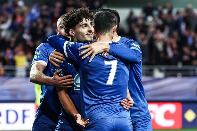 Troyes' French midfielder #05 Martin Adeline (C) celebrates scoring his team's first goal during the French Cup round of 16 football match between Estac Troyes and Lens RC at the Stade de l'Aube in Troyes on February 4, 2026. (Photo by Sameer Al-DOUMY / AFP)