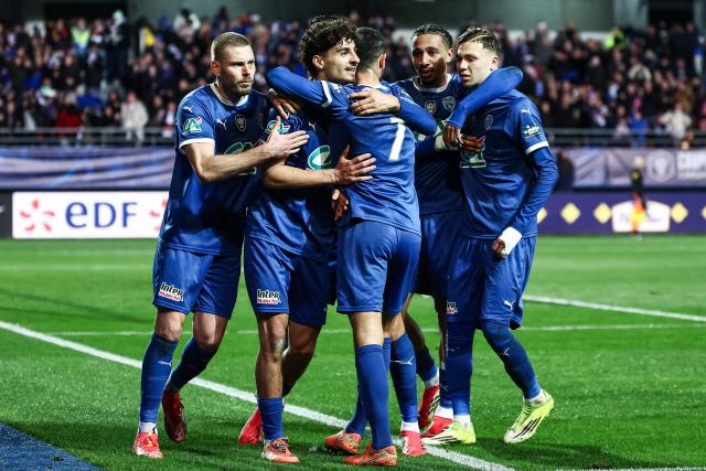 Troyes' French midfielder #05 Martin Adeline (C) celebrates scoring his team's first goal during the French Cup round of 16 football match between Estac Troyes and Lens RC at the Stade de l'Aube in Troyes on February 4, 2026. (Photo by Sameer Al-DOUMY / AFP)