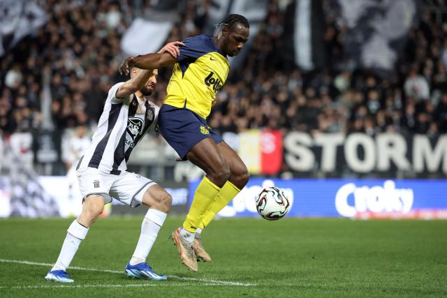 Royale Union Saint-Gilloise's Canadian forward #12 Promise David (R) and Royal Charleroi SC's Syrian defender #04 Aiham Ousou (L) fight for the ball during the semi final first leg of the Belgium 'Croky Cup' between Sporting Charleroi and Royale Union Saint-Gilloise at the Stade du Pays de Charleroi, in Charleroi, on February 4, 2026. (Photo by VIRGINIE LEFOUR / Belga / AFP) / Belgium OUT