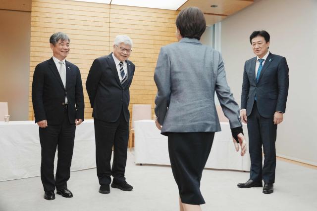 Japan's Prime Minister Sanae Takaichi (2nd R) arrives for a meeting with TSMC Chairman CC Wei (2nd L) and Vice President Jonathan Lee (L), and Japanese Chief Cabinet Secretary Minoru Kihara (R) at the Prime Minister's Office in Tokyo on February 5, 2026. (Photo by Kazuhiro NOGI / POOL / AFP)