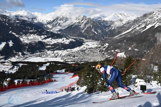 A general view shows the slope and valley as US' River Radamus takes the start of the second official training for the men's downhill alpine skiing event ahead of the Milano Cortina 2026 Winter Olympic Games at the Stelvio Ski Centre in Bormio (Valtellina) on February 5, 2026. (Photo by Fabrice COFFRINI / AFP)