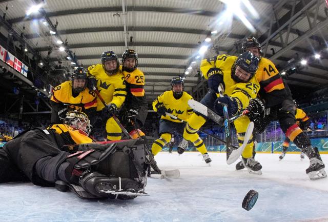 Sweden's forward #25 Lina Ljungblom  scores the equalising goal during the women's preliminary round Group B Ice Hockey match between Sweden and Germany at the Milano Rho Ice Hockey Arena during the Milano Cortina 2026 Winter Olympic Games in Milan on February 5, 2026. (Photo by Sun WEI / POOL / AFP)