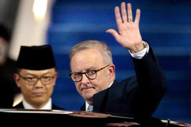Australia's Prime Minister Anthony Albanese (R) reacts upon his arrival at the Halim Perdanakusuma International Airport in Jakarta on February 5, 2026. (Photo by Yasuyoshi CHIBA / AFP)