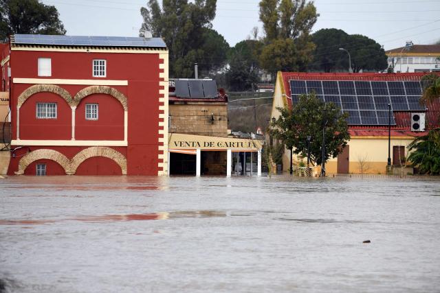 Picture shows a flooded area at Las Pachecas settlement in Jerez, southern Spain, on February 5, 2026, amid Storm Leonardo. Spain today lifted its highest weather alert for torrential rain in the southern region of Andalusia, where a woman went missing, a day after the storm killed one in Portugal. Storm Leonardo dumped more than 40 centimetres (15 inches) of rain in some Andalusian districts yesterday, forcing the evacuation of thousands, paralysing rail and road transport and shutting schools. The downpours, which came after a storm killed five people and left hundreds injured in neighbouring Portugal last week, are examples of extreme weather that scientists say climate change is worsening. (Photo by CRISTINA QUICLER / AFP)
