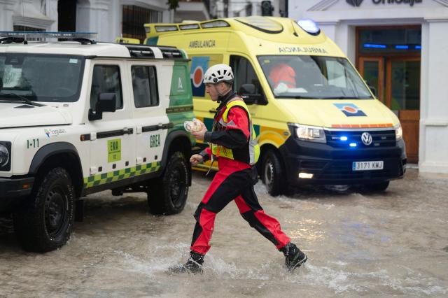 Emergency personnel get ready to carry out a total evacuation of the town of Grazalema, southern Spain, on February 5, 2026, amid Storm Leonardo. Spain today lifted its highest weather alert for torrential rain in the southern region of Andalusia, where a woman went missing, a day after the storm killed one in Portugal. Storm Leonardo dumped more than 40 centimetres (15 inches) of rain in some Andalusian districts yesterday, forcing the evacuation of thousands, paralysing rail and road transport and shutting schools. The downpours, which came after a storm killed five people and left hundreds injured in neighbouring Portugal last week, are examples of extreme weather that scientists say climate change is worsening. (Photo by Jorge GUERRERO / AFP)