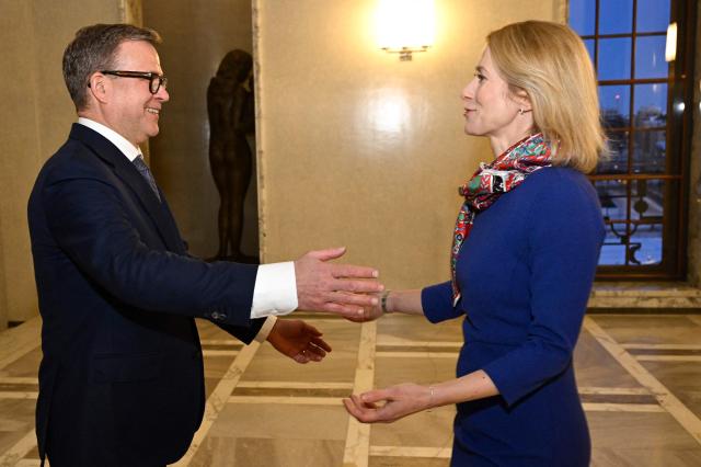 Finland's Prime Minister Petteri Orpo greets the EU's High Representative and Vice-President for Foreign Affairs and Security Policy Kaja Kallas for a meeting  in Helsinki, Finland, on February 5, 2026 (Photo by Heikki Saukkomaa / Lehtikuva / AFP) / Finland OUT
