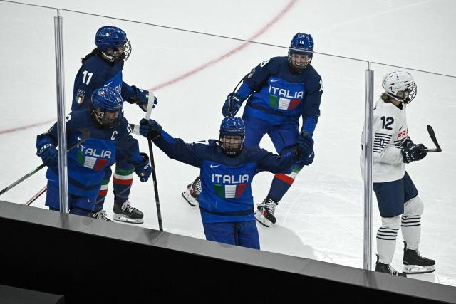 Italy's forward #17 Matilde Fantin (C) celebrates scoring the 3-1 goal during the women's preliminary round group B Ice Hockey match between Italy and France at the Milano Santagiulia Ice Hockey Arena during the Milano Cortina 2026 Winter Olympic Games in Milan, on February 5, 2026. (Photo by JULIEN DE ROSA / AFP)