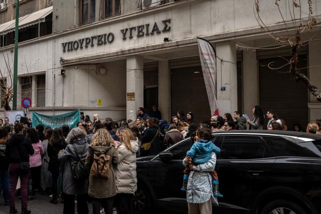 Midwives take part in a protest against new restrictions in front of the Ministry of health in Athens, on February 5, 2026. Hundreds of midwives protested in Athens over new restrictions on how they work in hospitals that mean they will not be able to deliver babies without a doctor's supervision. (Photo by Angelos TZORTZINIS / AFP)