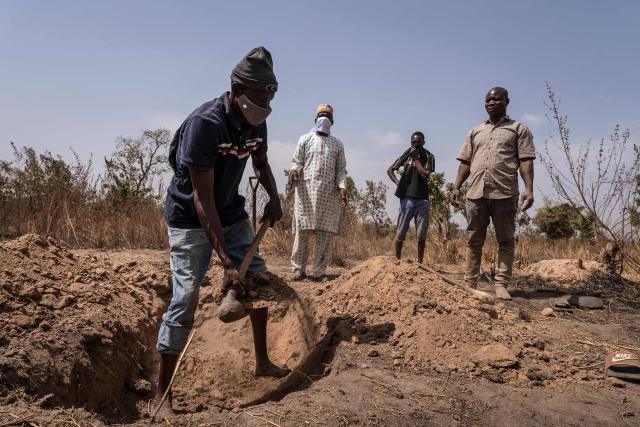 TOPSHOT - A resident digs a grave to bury victims following the attack in Woro, Kwara State, on February 5, 2026. Details are still emerging from the attack in Kwara State, but it is one of the country's deadliest in recent months. According to the Red Cross, the death toll stands at 162 people, and the search for bodies is ongoing. (Photo by Light Oriye Tamunotonye / AFP)