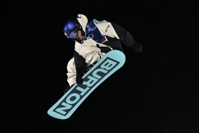Japan's Hiroto Ogiwara competes in the snowboard men's big air qualification run 2 during the Milano Cortina 2026 Winter Olympic Games at Livigno Snow Park, in Livigno (Valtellina), on February 5, 2026. (Photo by Jeff PACHOUD / AFP)