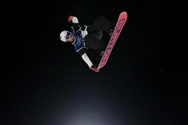 Norway's Oyvind Kirkhus competes in the snowboard men's big air qualification run 2 during the Milano Cortina 2026 Winter Olympic Games at Livigno Snow Park, in Livigno (Valtellina), on February 5, 2026. (Photo by Jeff PACHOUD / AFP)
