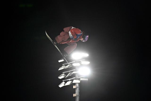 Canada's Cameron Spalding competes in the snowboard men's big air qualification run 2 during the Milano Cortina 2026 Winter Olympic Games at Livigno Snow Park, in Livigno (Valtellina), on February 5, 2026. (Photo by Jeff PACHOUD / AFP)
