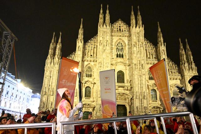 Italian ballet dancer Nicoletta Manni arrives with the Olympic Flame at the Piazza Duomo prior to the opening of the Milano Cortina 2026 Winter Olympic Games in Milan, Italy, on February 5, 2026. (Photo by Piero CRUCIATTI / AFP)