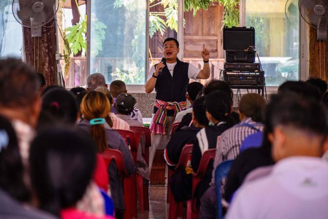 Pheu Thai's Sorawong Thienthong (C) gestures as he speaks to supporters during a campaign event held at Wat Nong Waeng in the Thai border province of Sa Kaeo, which borders with Cambodia, on February 4, 2026. Thailand's rural northeast has long been a stronghold of populist leader Thaksin Shinawatra, but renewed conflict along the Cambodian border has changed that ahead of elections on February 8. (Photo by ANTHONY WALLACE / AFP) / TO GO WITH thailand-vote-conflict-economy, FOCUS by Montira Rungjirajittranon