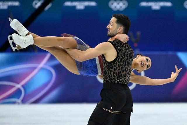 Britain's Lilah Fear (R) and Britain's Lewis Gibson compete in the figure skating team event ice dance-rhythm dance during the Milano Cortina 2026 Winter Olympic Games at Milano Ice Skating Arena in Milan on February 6, 2026. (Photo by WANG Zhao / AFP)