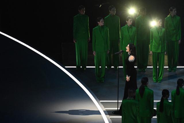 Italian singer Laura Pausini (C) sings the Italian national anthem during the opening ceremony of the Milano Cortina 2026 Winter Olympic Games at the San Siro stadium in Milan, northern Italy, on February 6, 2026. (Photo by Piero CRUCIATTI / AFP)
