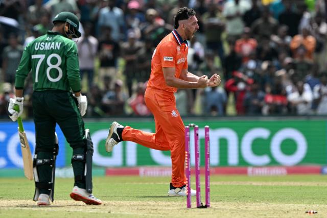 Netherlands' Paul van Meekeren (R) celebrates after taking the wicket of Usman Khan during the 2026 ICC Men's T20 Cricket World Cup group stage match between Pakistan and Netherlands at the Sinhalese Sports Club (SSC) Ground in Colombo on February 7, 2026. (Photo by Ishara S. KODIKARA / AFP)