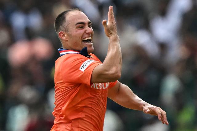 TOPSHOT - Netherlands' Kyle Klein celebrates after taking the wicket of Pakistan's Mohammad Nawaz during the 2026 ICC Men's T20 Cricket World Cup group stage match between Pakistan and Netherlands at the Sinhalese Sports Club (SSC) Ground in Colombo on February 7, 2026. (Photo by Ishara S. KODIKARA / AFP)