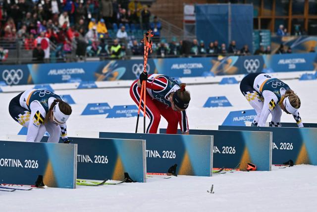 (From L) Sweden's Ebba Andersson, Norway's Astrid Oeyre Slind and Sweden's Frida Karlsson change skis during the women's cross country 10km + 10km skiathlon event of the Milano Cortina 2026 Winter Olympic Games at Tesero Cross-Country Skiing Stadium in Lago di Tesero (Val di Fiemme) on February 7, 2026. (Photo by Javier SORIANO / AFP)