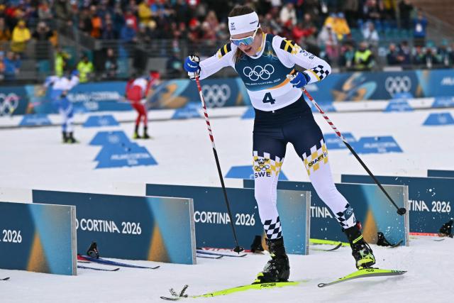 Sweden's Ebba Andersson competes after changing skis during the women's cross country 10km + 10km skiathlon event of the Milano Cortina 2026 Winter Olympic Games at Tesero Cross-Country Skiing Stadium in Lago di Tesero (Val di Fiemme) on February 7, 2026. (Photo by Javier SORIANO / AFP)