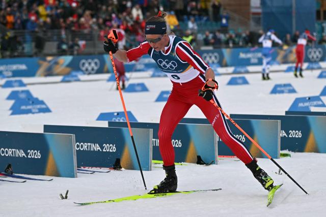 Norway's Astrid Oeyre Slind competes after changing skis during the women's cross country 10km + 10km skiathlon event of the Milano Cortina 2026 Winter Olympic Games at Tesero Cross-Country Skiing Stadium in Lago di Tesero (Val di Fiemme) on February 7, 2026. (Photo by Javier SORIANO / AFP)