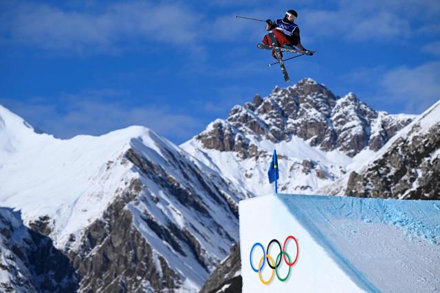 Canada's Evan McEachran competes in the freestyle skiing men's freeski slopestyle qualification run 1 during the Milano Cortina 2026 Winter Olympic Games at Livigno Snow Park, in Livigno (Valtellina), on February 7, 2026. (Photo by Kirill KUDRYAVTSEV / AFP)