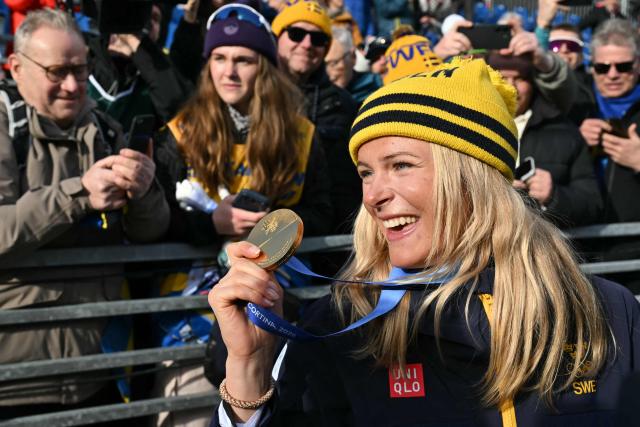 Gold medallist Sweden's Frida Karlsson celebrates after the women's cross country 10km + 10km skiathlon event of the Milano Cortina 2026 Winter Olympics at Tesero Cross-Country Skiing Stadium in Lago di Tesero (Val di Fiemme) on February 7, 2026. (Photo by Javier SORIANO / AFP)