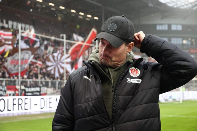 St Pauli's German head coach Alexander Blessin reacts prior to the German first division Bundesliga football match between St Pauli and VfB Stuttgart in Hamburg, northern Germany, on February 7, 2026. (Photo by Ibrahim OT / AFP) / DFL REGULATIONS PROHIBIT ANY USE OF PHOTOGRAPHS AS IMAGE SEQUENCES AND/OR QUASI-VIDEO