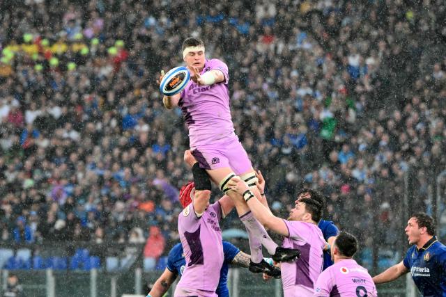 Scotland's lock #04 Scott Cummings grabs the ball during the Six Nations international rugby union match between Italy and Scotland at the Stadio Olimpico, in Rome, on February 7, 2026. (Photo by Alberto PIZZOLI / AFP)