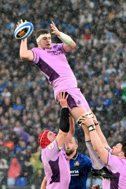Scotland's lock #04 Scott Cummings grabs the ball during the Six Nations international rugby union match between Italy and Scotland at the Stadio Olimpico, in Rome, on February 7, 2026. (Photo by Alberto PIZZOLI / AFP)