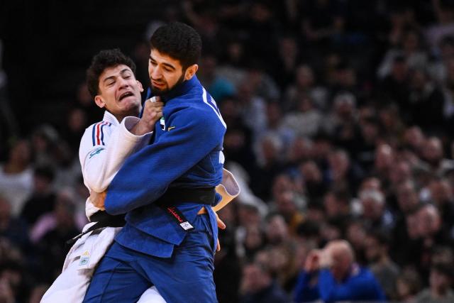 France's Dayyan Boulemtafes (L) competes against United Arab Emirates' Makhmadbek Makhmadbekov (R) during the men's -73kg Semi-Final at the Paris Grand Slam judo tournament in Paris on February 7, 2026. (Photo by Julie SEBADELHA / AFP)
