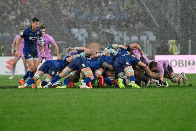 Players fight in a scrum during the Six Nations international rugby union match between Italy and Scotland at the Stadio Olimpico, in Rome, on February 7, 2026. (Photo by Alberto PIZZOLI / AFP)